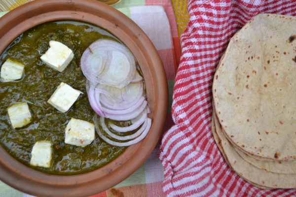 Palak Paneer/North  Indian style Spinach Gravy with Cottage Cheese -Quick Recipe